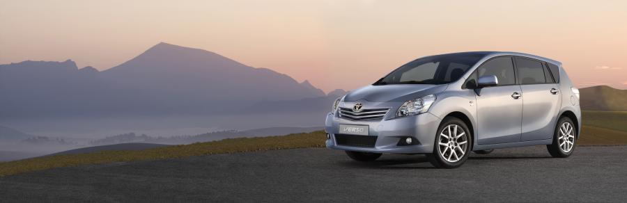  Toyota Verso 2009 года  (фото 25 из 65)